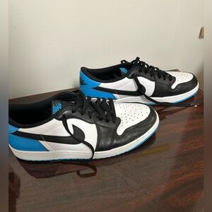 Nike Men’s Low-Top Sneakers in White, Black & Blue